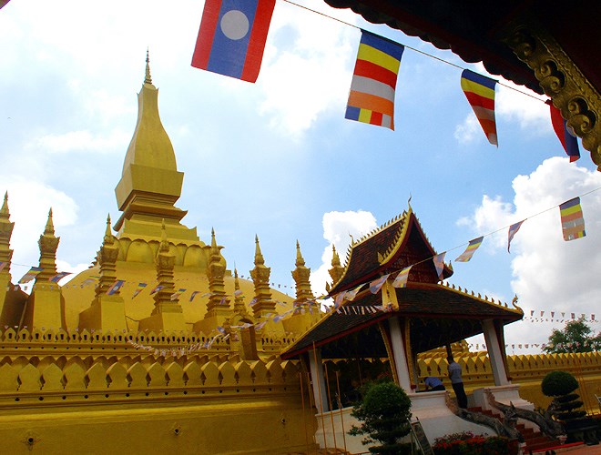 Chiêm ngưỡng vẻ đẹp tuyệt mỹ của Chùa That Luang ở Lào